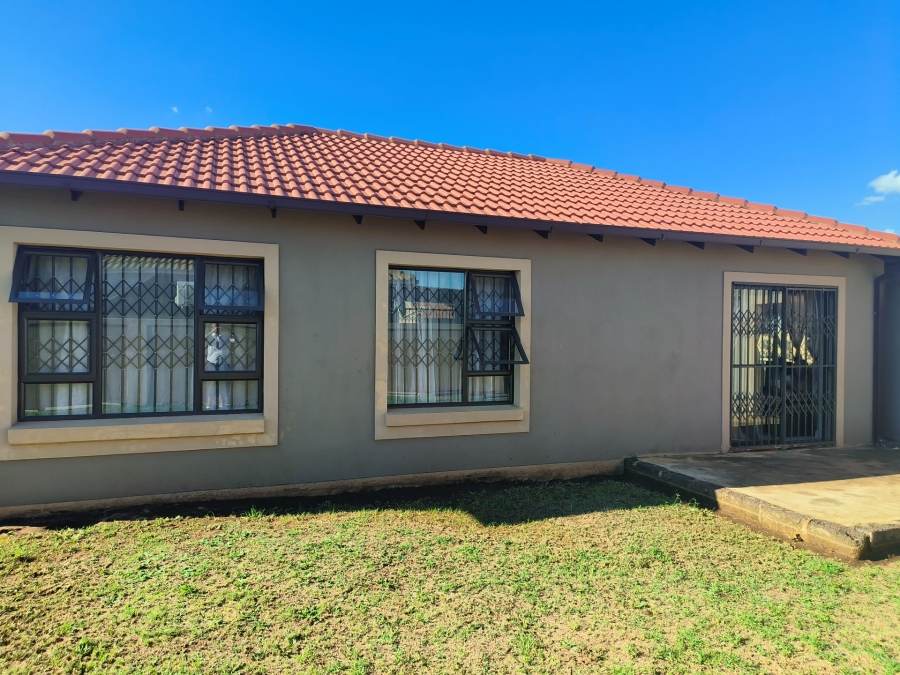 3 Bedroom Property for Sale in Ellaton North West